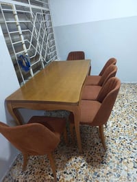 ميز طعام • خشب ثقيل • جانب الايمن