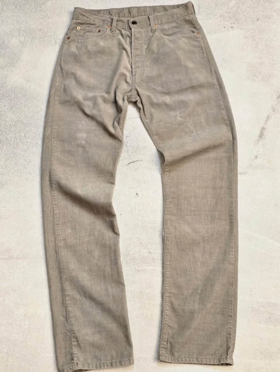 بنطلون مخمل مضلع قديفة كلاسيكي من انتاج شركة Levis
القياس 32 
طول 114
السعر 25 
النظافة 100%
للحجز خاص او واتس اب ***********
