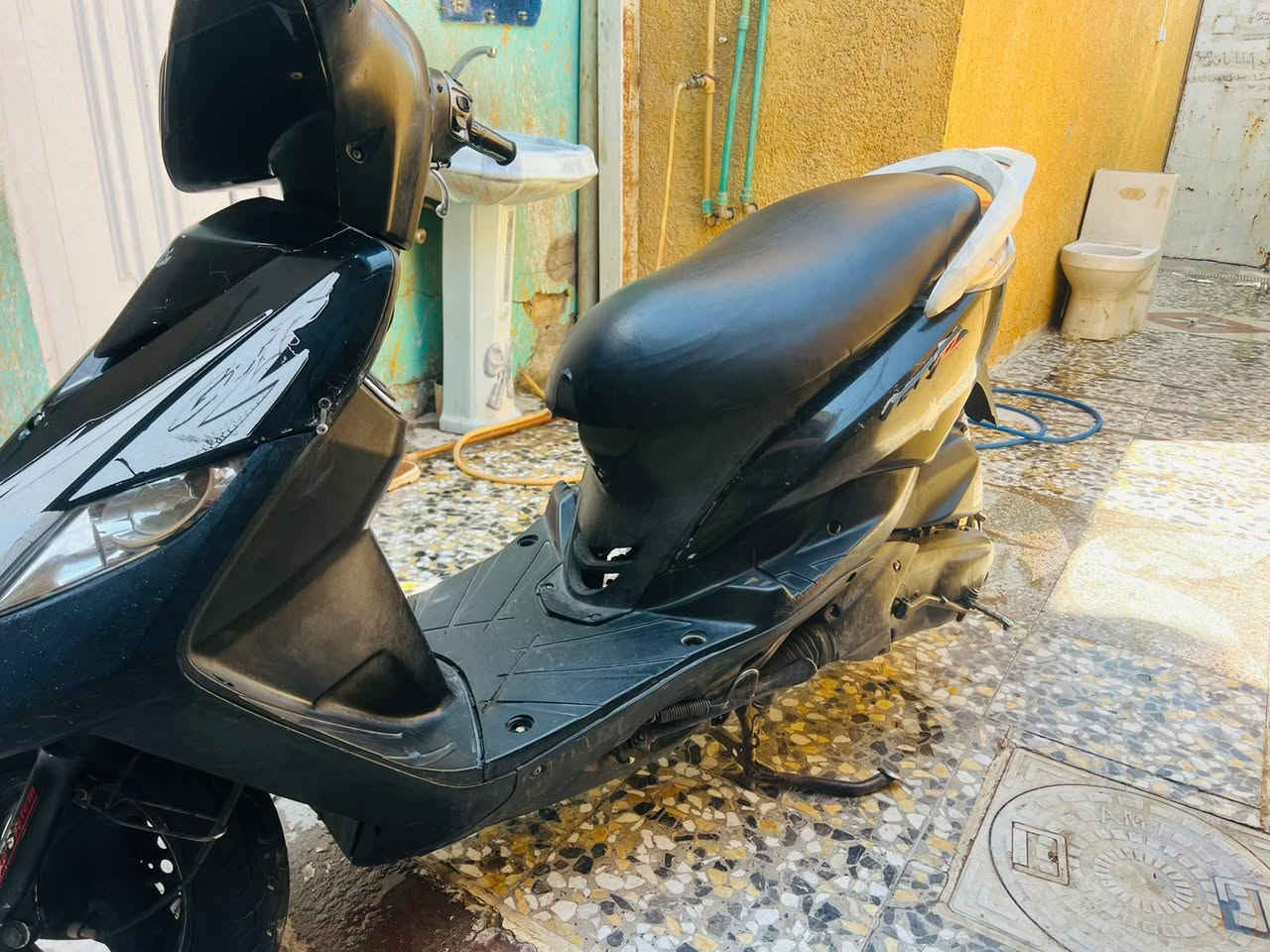 سلام عليكم دراجه ثعلب للبيع يرادلها ترتيبات بسيطه مثل كفرات دراجه ابيع كوم حديد لاتسئلني شبيها بس دراجه شغاله ومابيها شي بس يرادلها ترتيب وكلشي شغال السعر 325 مكان بغداد مدينة الصدر قطاع 39 الرقم ***********
