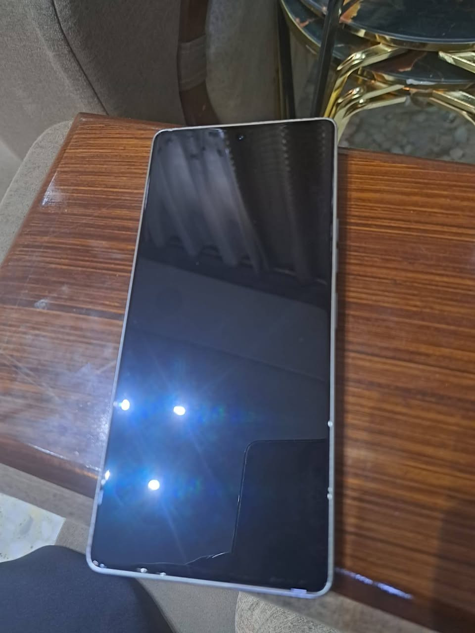 سلام عليكم جهاز نضيف كلش جديد بعده شخط واحد ما بي صوت سماعه يخبل جهاز بعده بل كارتونه ‏‪***********‬‏ مكان مدينه صدر

نص مكتوب في الصور:
- ١:٥٩ التخزين تم استخدام ٤٢,٤٥ % تنظيف المساحة المستخدمة ١٠٩ غ.ب الإجمالي ٢٥٦ غ.ب المزيد v موصى به تنظيف الملفات القديمة تنظيف ٢٣٠٤ عنصر (عناصر) ١٩,٧٤ GB v الصور ٨٢٠ م.ب v مقاطع فيديو ١,٠٤ غ.ب v مقاطع صوتية ٤٦٢ م.ب v المستندات ٦٤,١١ كيلوبايت v حزم تثبيت تطبيقات أندرويد ٤٦,٥٧ م.ب v التطبيقات ٤٤,٩٩ غ.ب
- ٧٣ 3G 4G ١١,٣ KB/S ١:٠٩ التخزين ٤٢,٤٥ % تم استخدام تنظيف المساحة المستخدمة ١٠٩ غ.ب الإجمالي ٢٥٦ غ.ب المزيد موصى به تنظيف الملفات القديمة ٢٣٠٤ عنصر (عناصر) ١٩,٧٤ GB تنظيف الصور ٨٣٠ م.ب