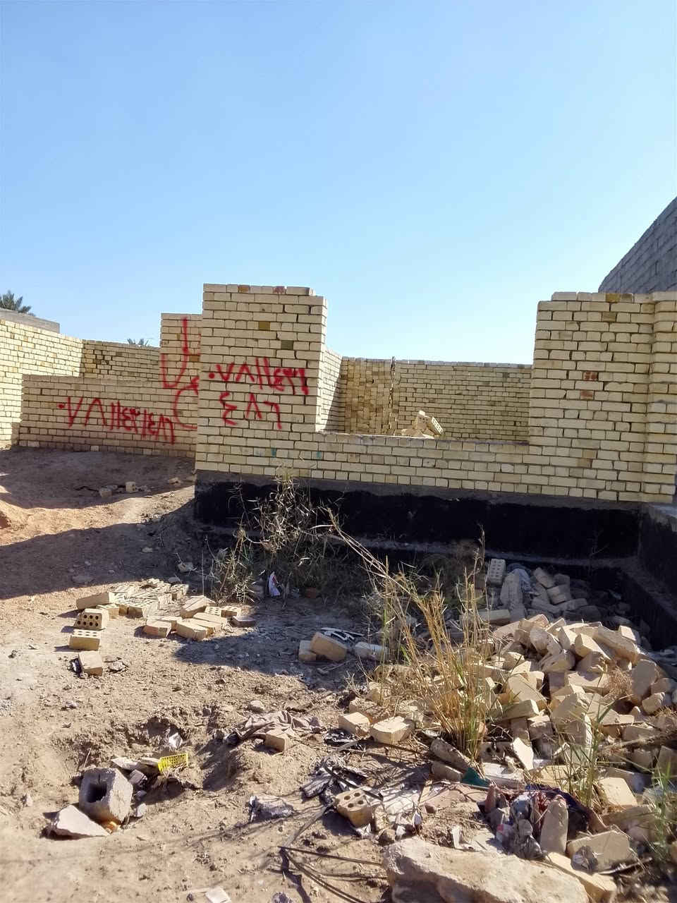 السلام عليكم ورحمه الله هيكل للبيع علگايه بالزراعي غرفتين واستقبال ومطبخ وصاله وصحيات مساحه250 شارع حمزه المختار بنهايته اتصل ***********
