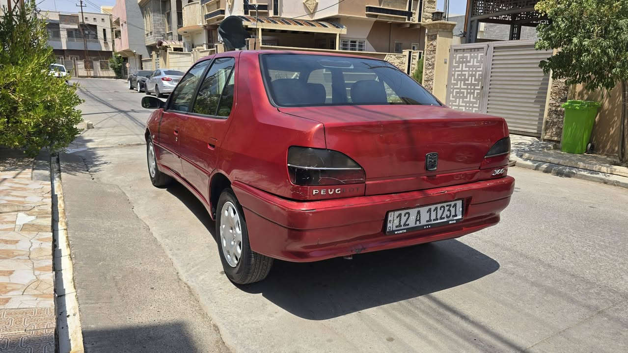 بيجو حجم ٣٠٦ موديل ٢٠٠٣ بسمي محرك كير شرط كشر كدام العين  السيارة بدون اي ضربة فقط جاملغ امامي وباب خلفي بي بارد بسيط كلش والسقف والصندوك مطوز علمود الهزة. رقم انكليزي هزة الى شهر ١١ سنوية الى ٢٠٣٠ تايرات حيل نضاف باتري جديد تبريد ثلج تدفئة شغالة والباقي عالشوف والتراي . السعر ٤٢ 
***********
