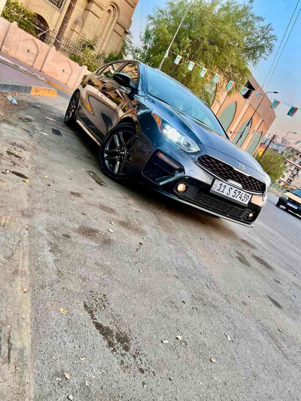 بسم الله الرحمن الرحيم
فورتي جيتي لاين Forte GT Line 2021
فول مواصفات 1/1 للاخير 

وارد امريكي حادثه جاملغ خلفي. قبغ الجنطه 
  
((بدون ايرباك))

هزة وسنوية وارقام كلهن جدد وبأسمي السيارة

محرك 2000 دوش 

ماشيه 49 الف 

بصمة + بصمة ابواب وصندوق فتح ذكي
تشغيل عن بعد 
فتحة سقف سلايت روف 
ستيرن سبورت D ومختوم Gt line 
كشنات حظن + مختمة Gt line
كشنات جلد + مخمل كنتاره البلاديات 
ستتم سماعات هارمان كاردون
كشن السائق كهرباء
فول تحكمات ستيرن
رادار امامي +رادرات جانبية وخلفيه
تحديد مسار + نقاط عمياء 
توقف ذاتي عند الاقتراب
شاشة كبيرة كار بلي 
كاميرا خلفية دوارة
ويل كب سبورت البلادي مال Gt line 
‏LED داخل اللايت بلادي
لدات داخليه
اشاير بالمري
مود درايف ( نورمال - سبورت - سمارت )

مسويلهة ادامه كامله قبل اسبوعين فيت بم وفلاتر بانزين ودهن وحساسات وجويتر وكلشي بلمحرك مفحوص وجديد بطاريه جديده وحجر صالنصه موجود لا مشتغل جيك محرك ولا اي عطل

الســعـر ((139))ويبها مجال بسيط للشراي

صور الحادث ورقم الشاصي بلصور وكلشي كاتب وكلشي واضح
عنوان الاعظميه شارع الضباط

اتصال فقط. (( *********** ))
