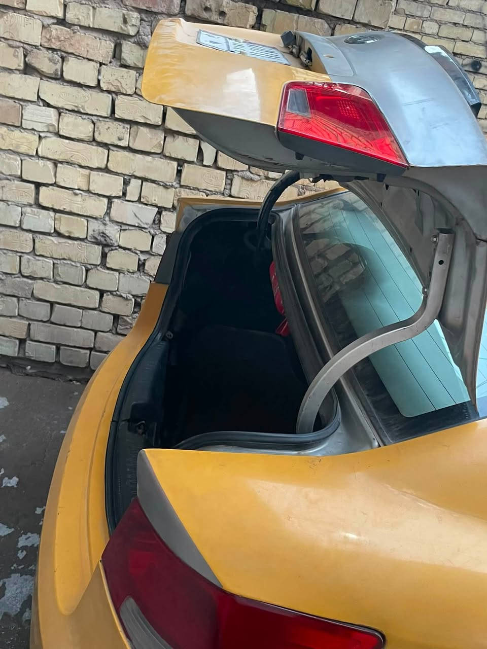 السلام عليكم للبيع 🚘
فورتي 2010 بغداد
 وارد امريكي بأسمنه تحويل ثاني يوم 
مصفره هيئه وغرامات ماعليهه شي 
محرك 2000 دوش حادثهه من امريكا خلفي فقط 
مواصفاتهه : شاشه كاميرا تحكم ستيرن جهتين 
تخم تاير سبير باتري كله نضيف
تبريد مكينه خير من الله
صدر نص عمر مااكلك جديد
نقص فقط تورباين الكير بي مشكله السياره شغاله وتمشي والكير نضيف تجي وتفحص وتشوف بعينك السعر_70 _وبي مجال 
هـ:*********** بي واتساب هم
