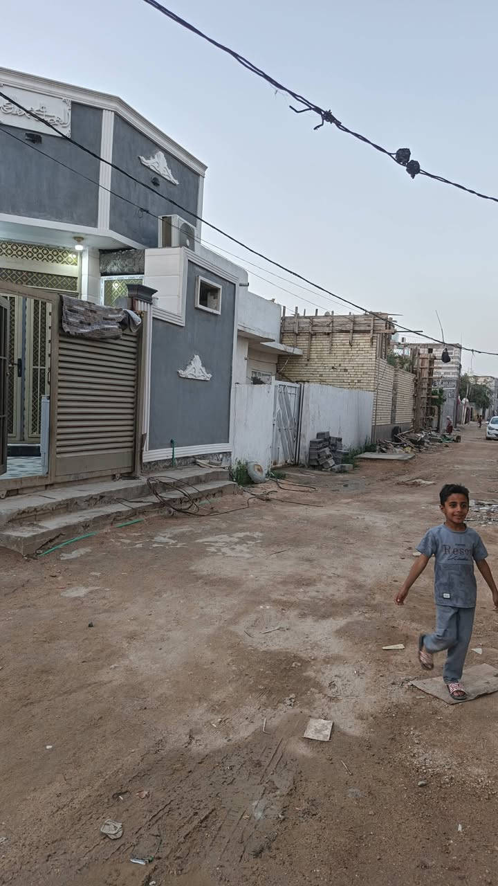 بيت ١٠٠متر بناء حديث زراعي ينباع هوه الاثاث يصلح حسينية قريب عله طريق الزوار العنوان كربلاء كنطره السلام شارع المدرسي السعر ٧٥مليون وليه مجال قليل ***********
