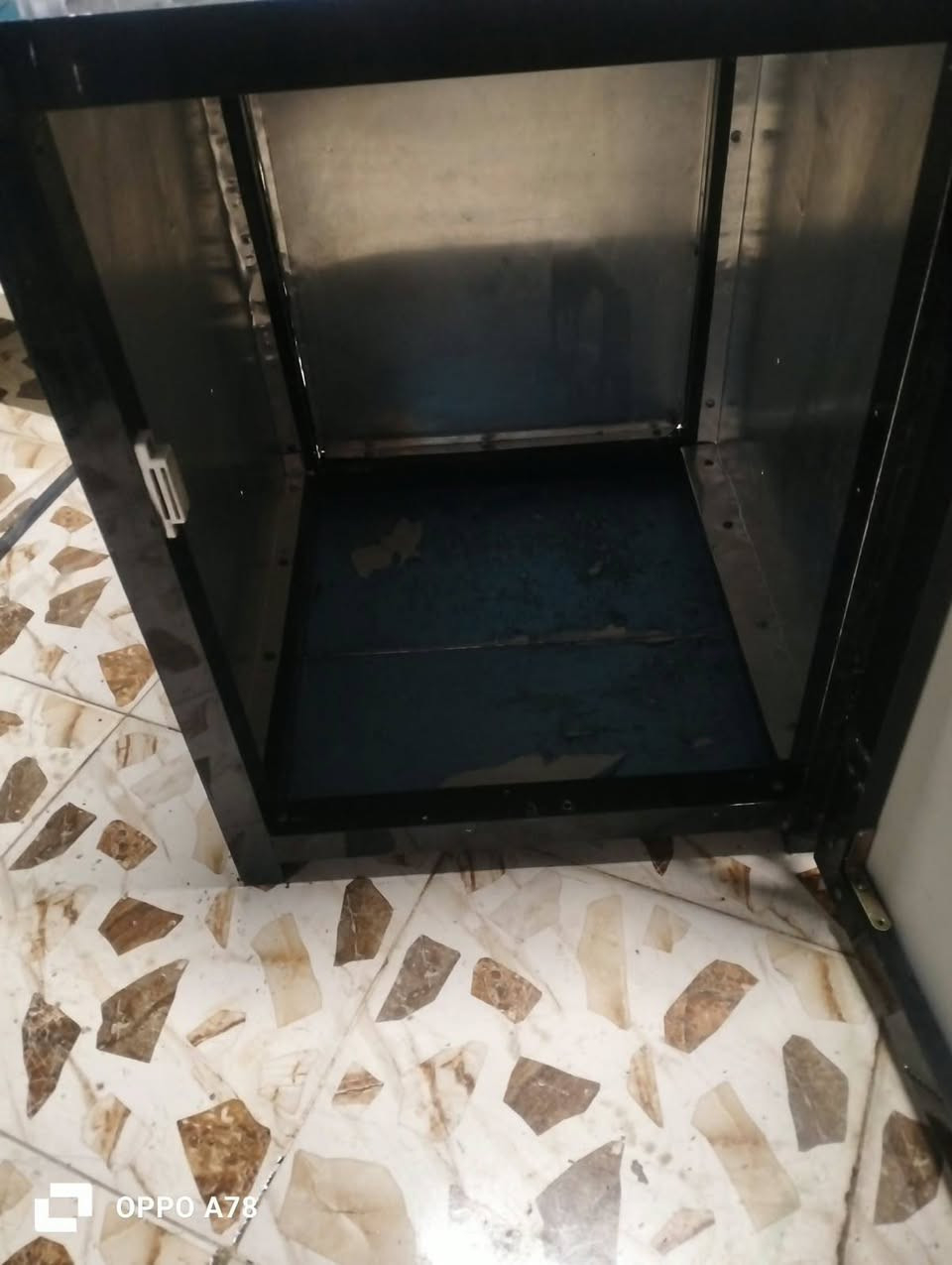 لوكرات المنيوم يرهمن جزامه ويرهمن كومديات حافظات للتواصل واتس آب 0776655346

نص مكتوب في الصور:
- OPPO A78