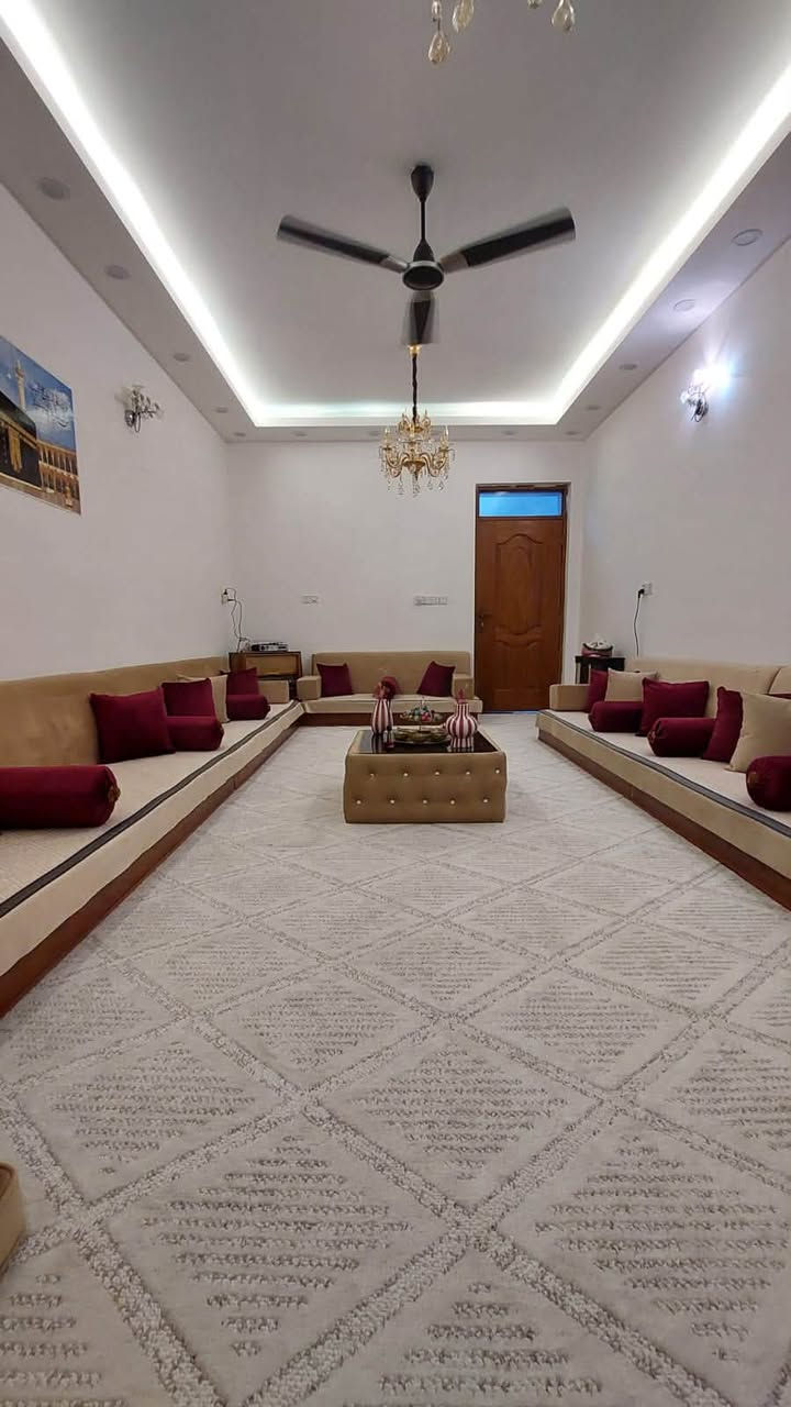 السلام عليكم
للبيع 
- ديوان استقبال مستعمل نظيف جداً اخو الجديد تصميم مع عمل حسب الطلب مو جاهز تصميم بلوك و صاج لون الخشب صاجي و لون الديوان بيجي فاتح مع الكوشات ماروني مع بيجي 
قطع منفصله قياسات الديوان موجوده داخل الصور 
 - تخم خشب لون صاجي قنفات مع كراسي للبيع عدد القنفات 2 كبير قلاب يتحول الى سرير مع كراسي عدد 4 لون جوزي فاتح مرقط ابيض مع كوشات عدد 4 بنفس اللون 
الالوان و الاشكال موجوده داخل الصور للتخم او الديوان 
للاستفسار اكثر يرجى الاتصال على هاتف *********** يوجد واتساب 
الاسعار 
الديوان 1,350 و بي مجال 
التخم 750 و بي مجال
