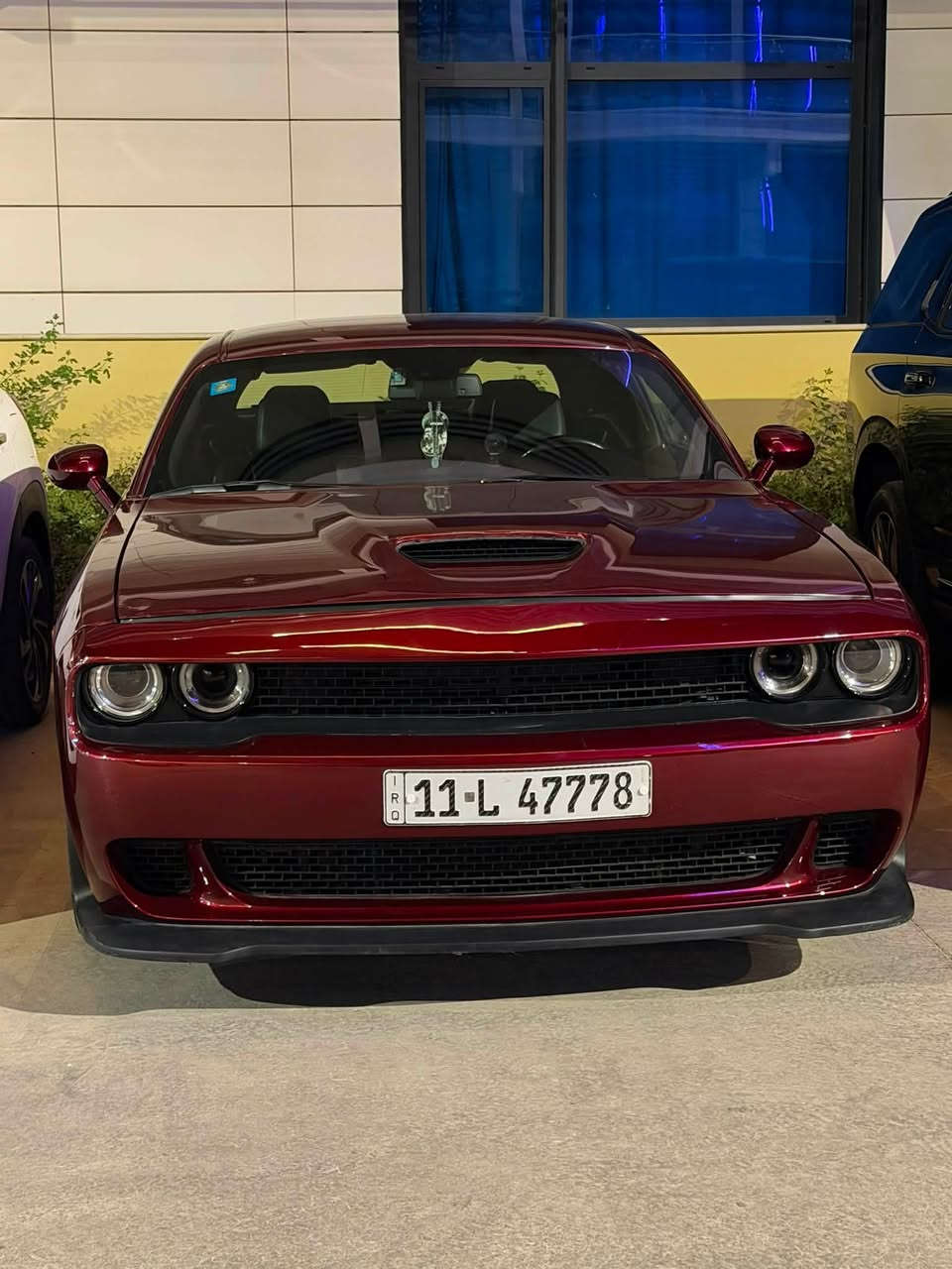 جالنجر موديل 2023 GT
بيهة قطعتين جاملغ عكس السائق وبنيد 
ماشية 55 الف ميل 
مرقم بغداد باسمي السيارة
مكاني بغداد الغزالية
المواصفات ؛
كشنات جلد تدفئة كشنات وهل اشياء المعروفة 
صدرهة بلادي ونظيف كلش والسيارة كلش حلوة وكاعدة بالحقيقة 
السعر : 190 الف وبيهة مجال ترهم بيع او مراوس 
رقم الهاتف :***********

نص مكتوب في الصور:
- 43173184F