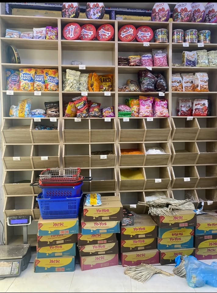 رفوف وزن غذائية وكرزات للبيع بسعر 750 الف
مكاني بغداد للتواصل واتساب ***********

الارتفاع تقريباً 3 متر 
والعرض تصير 3 قطع كلهن بشكل كامل العرض تقريباً 3 متر او اقل + جداريه تحيط بالدنكه وترهم زوايا ارتفاع 3 متر
