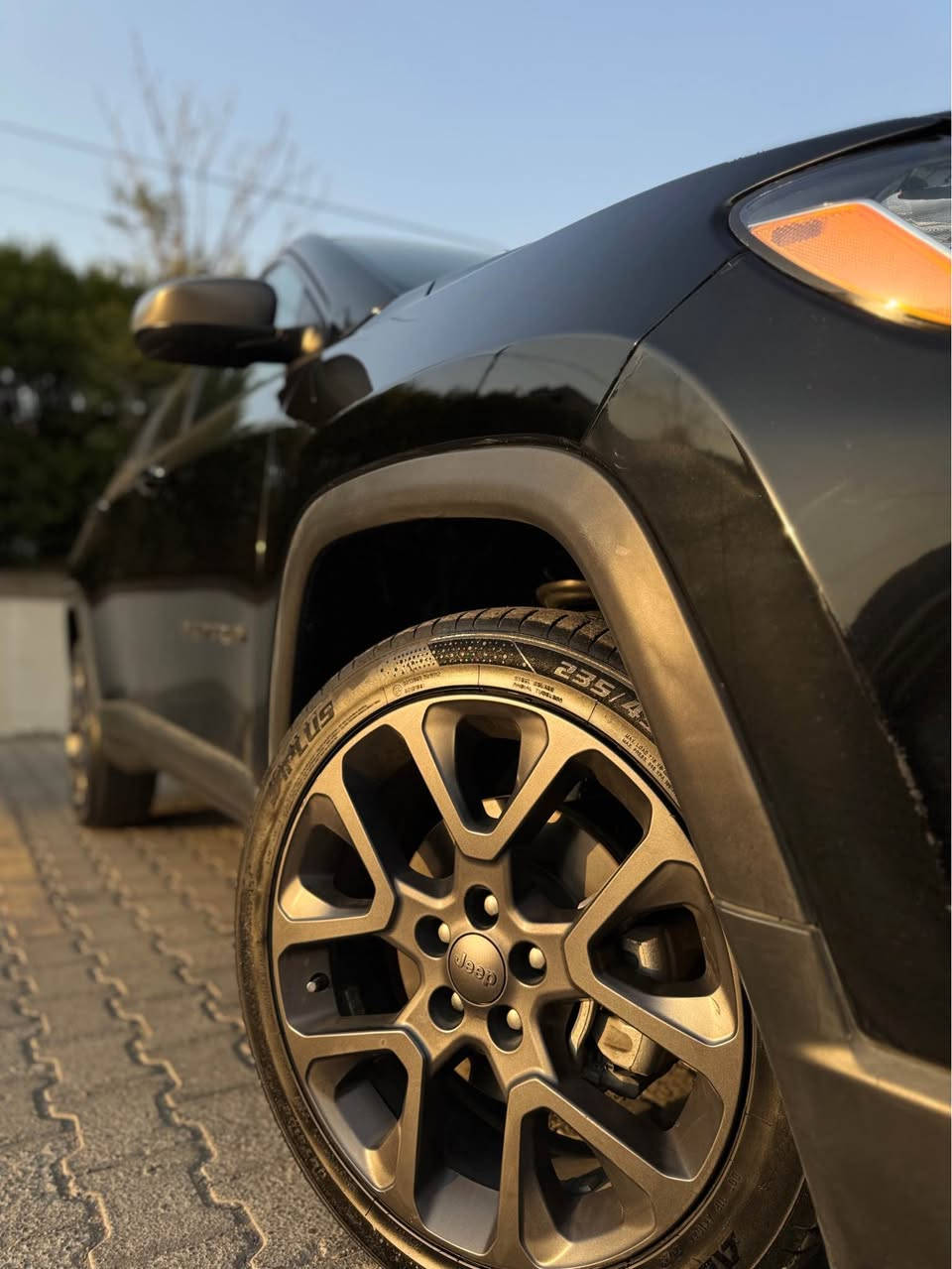 ‎جێپ کۆمپاس 2021 (Jeep Compass 2021)
* مۆدێل: 2021
* وەشان: 80th Anniversary Edition (تایبەت بە یادی ٨٠ ساڵەی جێپ - لەسەر بنەمای Latitude)
* مواستفات: فوول فوول (تەنها راداری نییە)
* ڕۆیشتوو: 25 هەزار مایل

* دبل ئەیكسل (4x4)
* سەقفی بانۆراما
* سیستەمی دەنگی بەناوبانگی Alpine (٩ سەماعە + ئەمپلیفایەری بیلاد)
* شاشە گەورە + پشتیوانی Apple CarPlay
* گێچی دیجیتاڵ
* بەسمە + شەغال (دەستپێکردن لەدوورەوە)
* کوشین کارەبا
* کوشین هیته‌ر + سوکان هیته‌ر + ئاوێنە هیته‌ر
* سەندوق کارەبایی و شەفت
* ڕەنگی ویل، ئاوێنە و چەمبەرەکانی ڕەنگێکی خەڵووزی تایبەتی کۆمپانیایە (تایبەت بە وەشانی 80th Anniversary) :
* بێ سبوغ و بێ تەعدیلە (تەنها سەندوقی بە بیلادی گۆڕدراوە).
* بێ ژوورێ و بەشەرتی ئێرباگ (ئێرباگی نەتەقیوە).
* گێڕ، مەکینە، تەبرید و ئەکسل بەشەرت.
* سنەوی و هەزەی نوێیە و ئامادەیە بۆ بەناوکردن.
نرخی ١٥٩ وەرەقە و کەمەک مەجال
(***********) whatssap - viber - korek

‎للبيع: جيب كومباس 2021 (Jeep Compass 2021)
* الفئة: 80th Anniversary Edition (نسخة الـ80 عاماً الخاصة - أصل Latitude).
* المواصفات: فول مواصفات (بدون رادار فقط).
* العداد: 25 ألف ميل فقط.
‎أبرز المواصفات والتفاصيل:
* محرك 4 سلندر مع فور ويل / دفع رباعي (دبل أكسل).
* فتحة سقف بانوراما.
* نظام صوتي أصل شركة Alpine (9 سماعات + أمبليفلاير).
* شاشة كبيرة تدعم Apple CarPlay.
* شاشة عدادات (كيج) ديجيتال.
* تشغيل بصمة + تشغيل عن بعد (شغال).
* كشنات كهرباء + هيتر (تدفئة لكشنات والمقود والمرايا).
* صندوق كهرباء (دبة كهرباء) + شفت.
* من الشركة (خاص بفل 80th Anniversary).
* مكينة وغير وتبريد وأكسلات بشرط التكفيل.
* بدون صبغ وبدون تعديل.
* الضرر: تبديل صندوق (دبة) بلاد فقط، بدون دواخل وبدون أيرباغ (سليم 100%).
* سنوية وهزة جديدة، السيارة جاهزة للتحويل مباشرة وبدون أي نقص.
السعر 159 ورقة و شوبة بي مجال
(***********) whatssap - viber - korek أربيل, العراق

