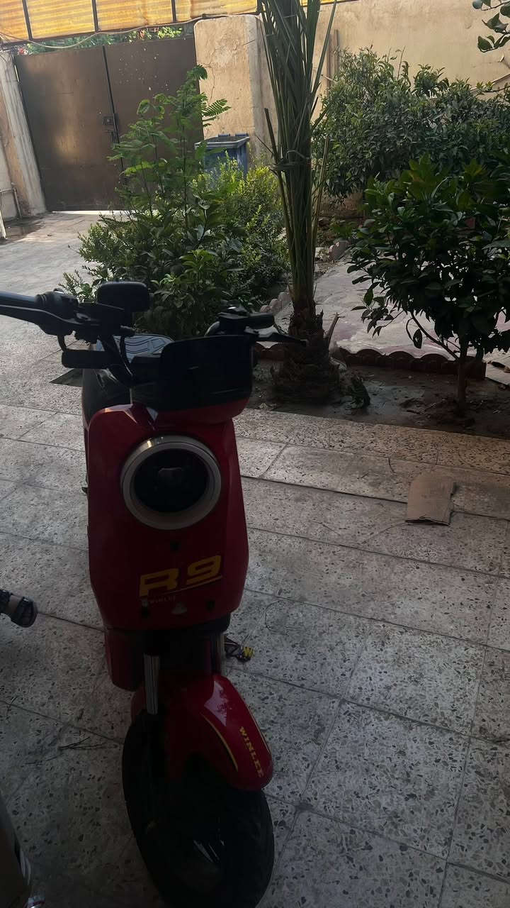 سلام عليكم عندي دراجه نوع R9 الدراجه بيها ضرر يم الشاشه و الدواسات الخلفيه و السكليتر شويه تعبان ب 250 و بيها مجال مكاني الكاضميه ***********
