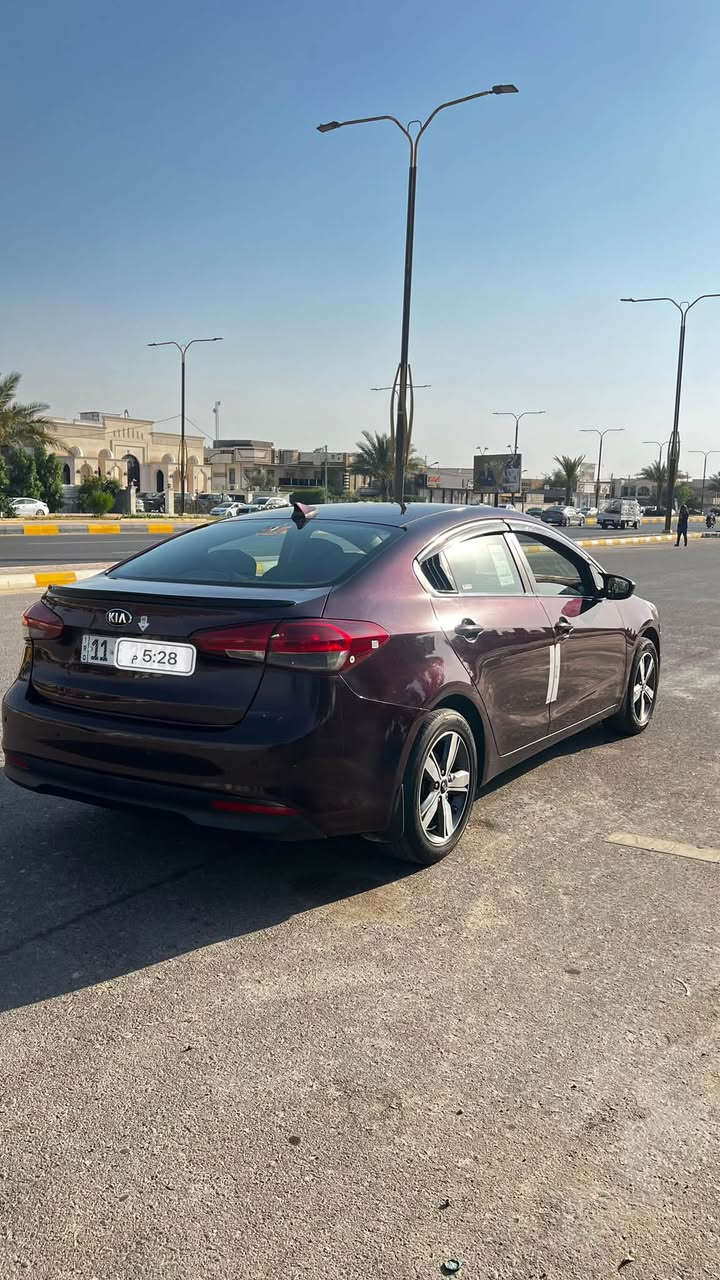 كيا فورتي موديل ١٨ وارد امريكي فقط بيها طخه بسيطة جوه رقم صندوك ولهلال مال جاملغ الخلفي فقط ذني سيارة نظيفه وما ناقصها شي بأسمي تحويل مباشر السعر بـ11الف مكان السيارة الفلوجة 
للتواصل على الرقم ***********
