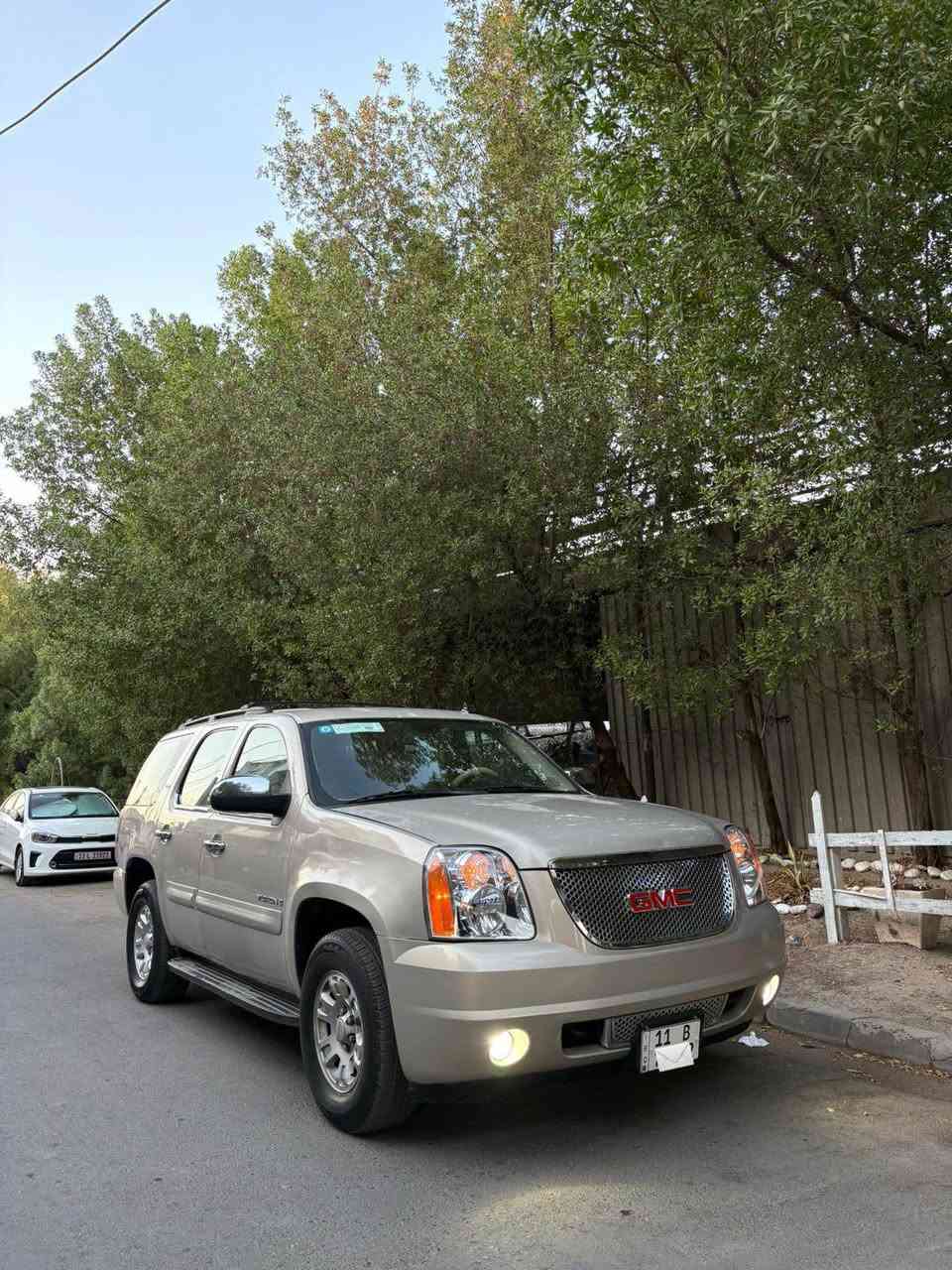 السلام عليكم GMC يوكن SLT موديل 2008 خليجي ماشية 281 الف السيارة مال بيت و جاهزة عله اخر حباية امسويلها سيرفس كامل السيارة اتلث  قطع تبريد وتشغيل عن بعد معروفة مواصفاتها بدون حادث بلادية بيها صبغ الجاملغ عكس السايق وبيها جراد بل بنيد وبيها اخياس بل بيبان الورة الربع الجوة فقط رايدها ب 175 ورقة مكاني بغداد حي الجامعة*********** بغداد, العراق
