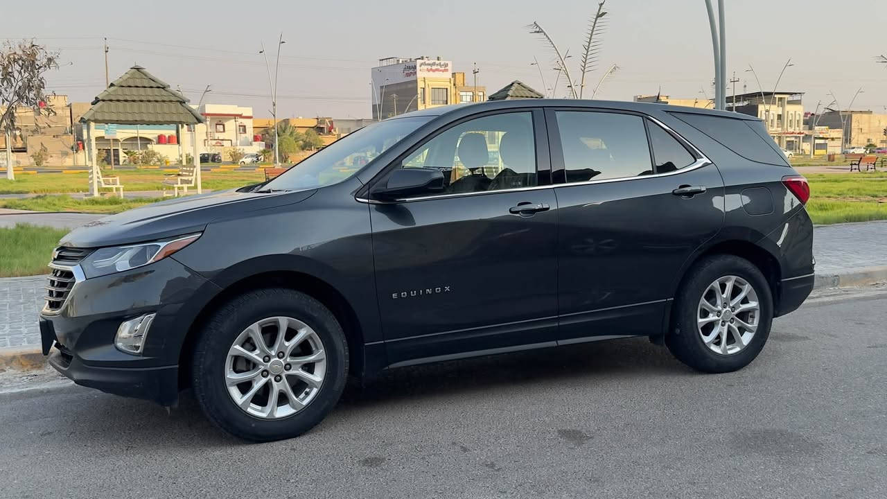 السلام عليكم ورحمة الله وبركاته..
شيفروليه أكوينوكس Chevrolet Equinox 2020
🟰🟰🟰🟰🟰🟰🟰🟰🟰🟰🟰🟰🟰🟰🟰🟰
المواصفات العامة والإضافات:
 
الفئة: LT - الدفع رباعي (AWD)
 
المحرك: 1.5L Turbo (اقتصادي وقوي)
 
المسافة المقطوعة: 93 ألف كم
 
المواصفات الداخلية: شاشة 7 إنش، كرسي السائق كهرباء، تشغيل عن بعد، كاميرا خلفية دوارة (مع خطوط توجيهية)، بصمة تشغيل.
 
التبريد: ما شاء الله ممتاز جداً وثلاجة.
🟰🟰🟰🟰🟰🟰🟰🟰🟰🟰🟰🟰🟰🟰🟰🟰
الحالة الفنية والبدن (تقرير وارد أمريكي):
 
الإيرباجات: سليمة بالكامل 100% (وكالة).
 
التقرير: وارد أمريكي (تقرير غرق ، ومتوفرة صور التقرير تبين الحد الدقيق الي واصل له الماء).
 
النظافة والكهربائيات: السيارة سليمة تماماً 100%، بدون أي رائحة أو مشاكل كهربائية نهائياً.

 المحرك والگير والشواصي: كفالة وبشرط الفحص 

 الصبغ والبدن: كفالة عامة من الصبغ، يوجد ضربة بسيطة بالباب الأمامي (مقابل السايق) بالإضافة إلى بعض الخدوش السطحية البسيطة (موضحة بالفيديو).
🟰🟰🟰🟰🟰🟰🟰🟰🟰🟰🟰🟰🟰🟰🟰🟰
** الأوراق والثبوتيات والملكية:**
 الرقم والسنوية: رقم البصرة، السنوية جاري إكمال معاملة تجديدها.
 
الملكية: السيارة باسمي، والبيع تحويل مباشر حصراً (بدون وكالة).
🟰🟰🟰🟰🟰🟰🟰🟰🟰🟰🟰🟰🟰🟰🟰🟰
معلومات البيع والتواصل:
 
المكان: البصرة / القبلة
 
السعر:  150 وقابل للتفاوض بعد المعاينة.
 
رقم الهاتف / واتساب: ***********
