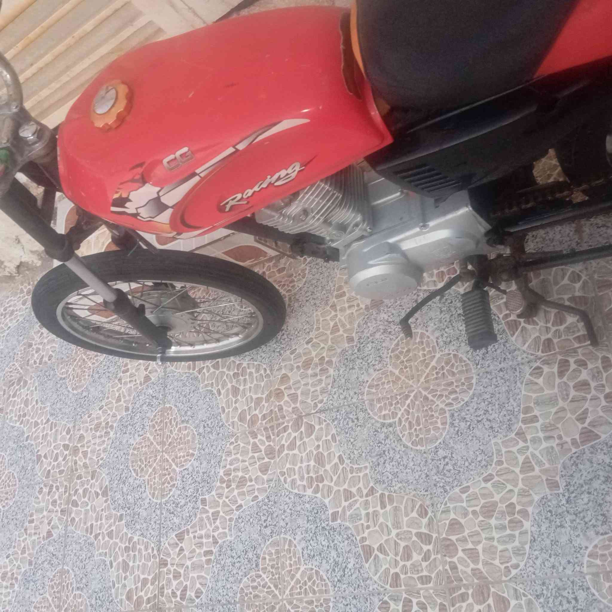 سلام عليكم... دراجه اوراق اوراق اوراق للبيع موديل 20 محرك مفتوح بستم دراجه نضيفهه السعر 500وبيهه مجال للشراي وبخدمته ول مو شراي لا يراسل مكان شطره للستفسار***********

