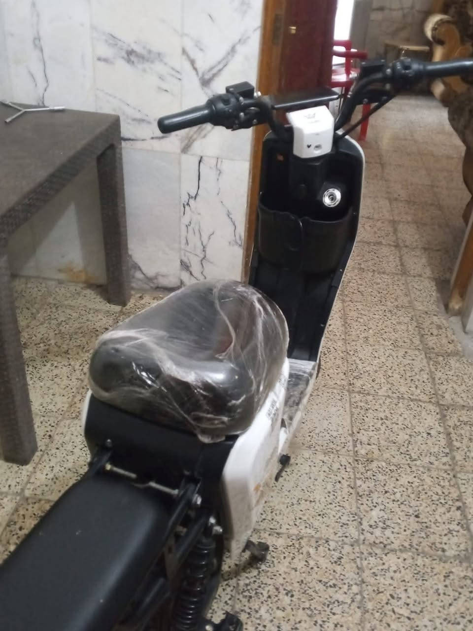 سلام عليكم
دراجه شحن R9 للبيع 
دراجه بيه عطل بسيط  اتصل عل الرقم واكلك 
تبغدادحتوي على 5 بطاريات دبل32 امبير 
شاحنه اصليه سرعه 60 لايت عالي ناصي نشره 
دراجه كلشي مابيه بس بيه عطل واحد وتصلح 
اتصل واستفسر/***********
سعر 300 وبيه مجال حك تصليحه فقط 
مكاني السيديه
