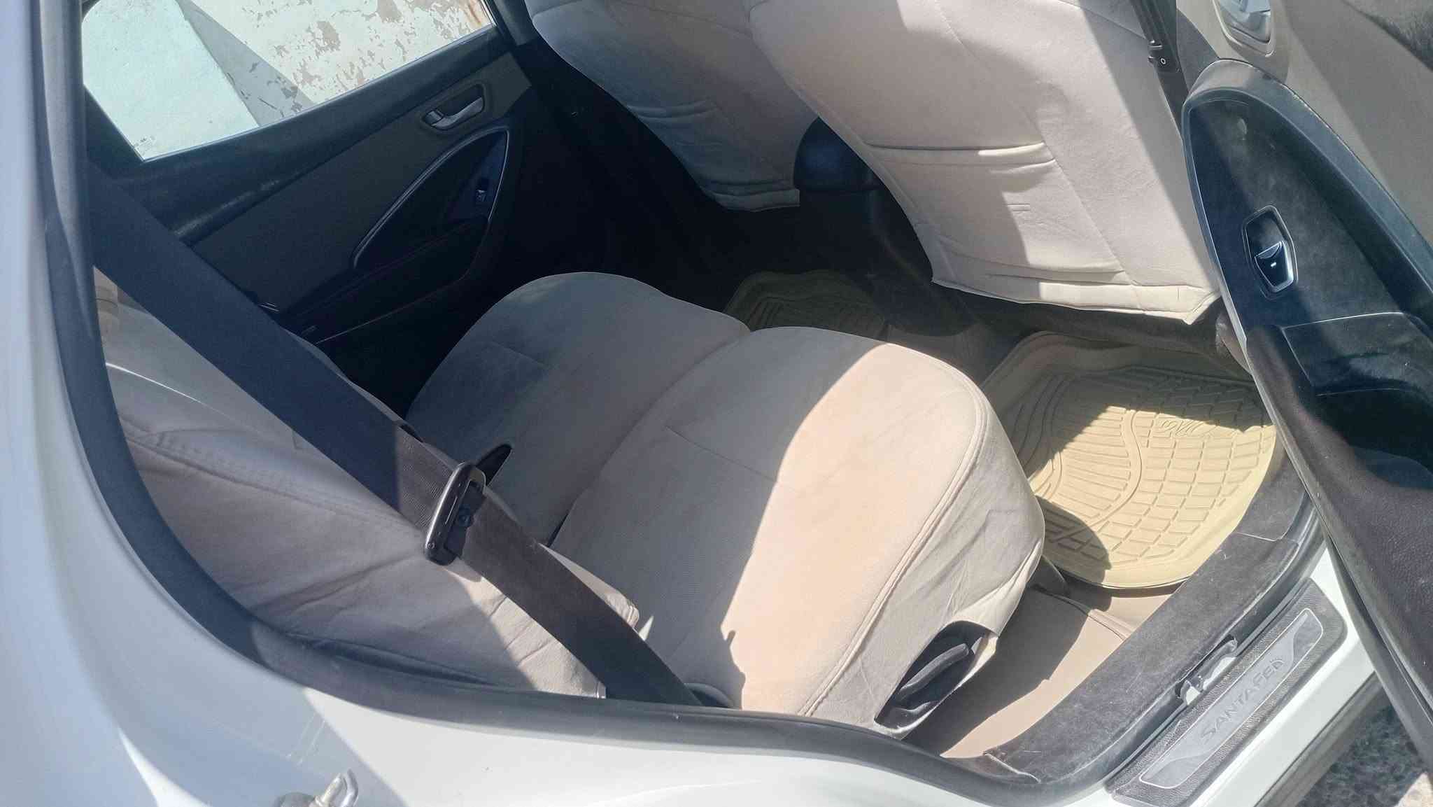 هواندي..سنتافي ..٢٠١٤ 
محرك وكير بشرط 4 سلندر 
السياره: بدون صبغ فقط تعديل بارد بسيط 
السياره: شرط تحويل و الغرامات 
السياره: ٧ راكب _ ٣ قطع تبريد 
السعر : ١٥٨ $ بيها مجال 
العنوان: الموصل _ الحمدانية سهل نينوى 
#الاتصال: ***********_***********
