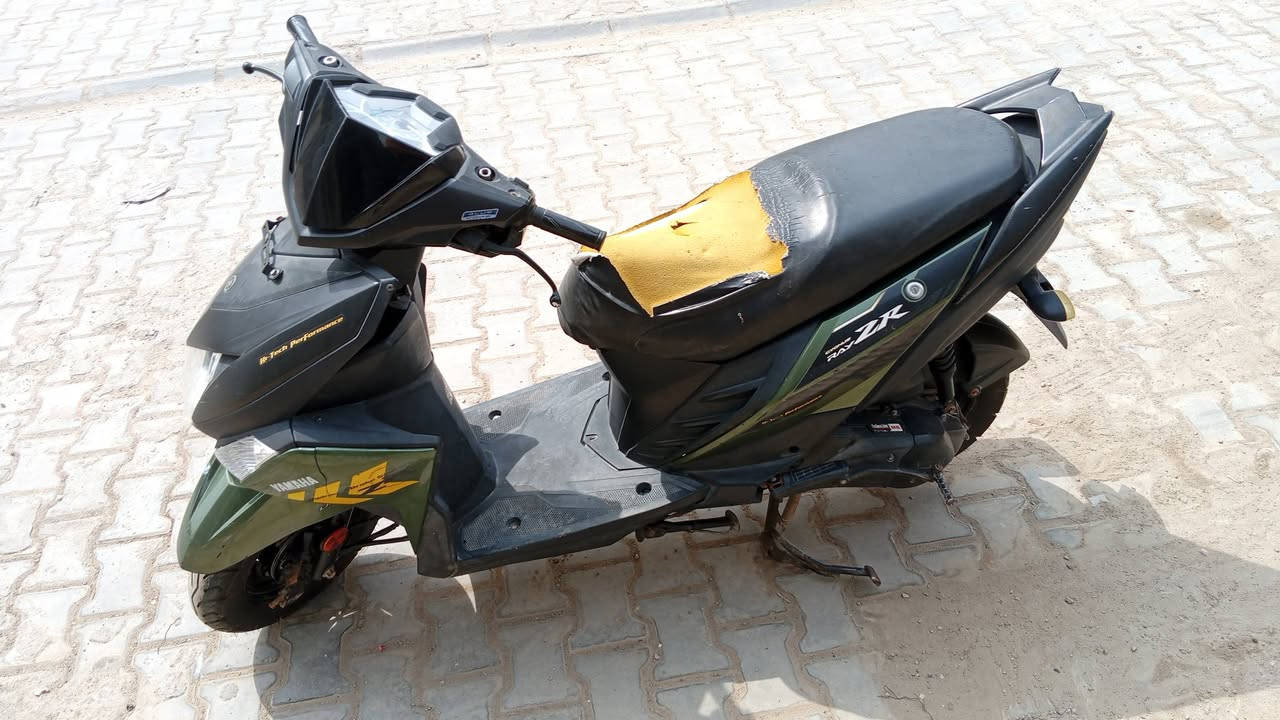 ZR2019 دراجه بحالة الوكاله كل قطعها اصليه ونضيفه سعرها 700 وبيه مجال
