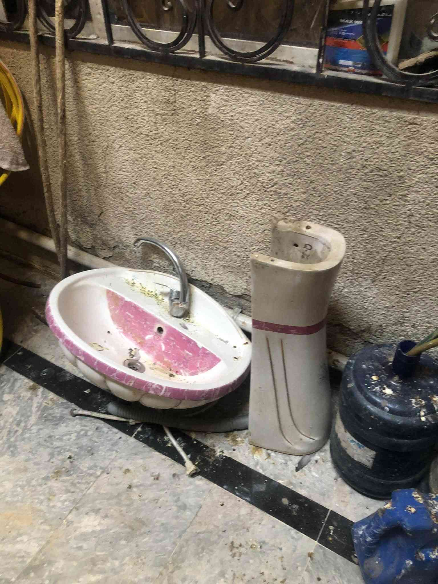 باب حديد جرجوبه كيلون يدات 125الف مترفي مترين
مغسله مع صونده مع صوندات حاربارد مع خلاط40الف 
جهاز رياضي خواصر 80الف 
رصافه ***********
