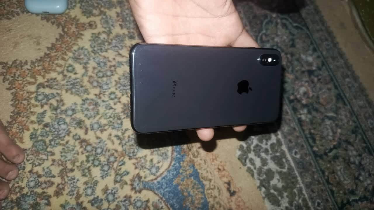 سلام عليكم 👋🏽

عندي X S MAX 📲
الجهاز ذاكرته 256 
بطاريه 73 🔋
نموذج M شرق اوصط 
الجهاز ابلاااادي ،
كلشي شغال 
كامره📸
صوت🔊
فيس ايدي ✅
سيمكارد 📞✅
الجهاز سعره 
🔥185🔥
العنوان بغداد الطارميه 📍
واتساب أو اتصال ….  ***********

نص مكتوب في الصور:
- 1:06 حالة البطارية والشحن البطارية < رسالة مهمة حول البطارية حالة بطاريتك متدهورة جدا، يمكن أن يبدل أحد مزودي خدمة Apple المعتمدين البطارية لاستعادة الأداء والنطاق الأصليين. العثور على خيارات الخدمة... الحد الأقصى للقدرة 73% هذا قياس لقدرة البطارية مقارنة بقدرتها عندما كانت جديدة. قد تتسبب القدرة المنخفضة بتقليل ساعات الاستخدام بين عملية الشحن والأخرى. أقصى قدرة للأداء تدعم بطاريتك حاليا الأداء الطبيعي وقت الذروة. شحن البطارية المحسن للحد من استنزاف عمر البطارية، يتعلم الـ iPhone من عادات الشحن اليومية، بحيث ينتظر ولا يتجاوز 80% حتى يحين موعد حاجتك إلى استخدامه.