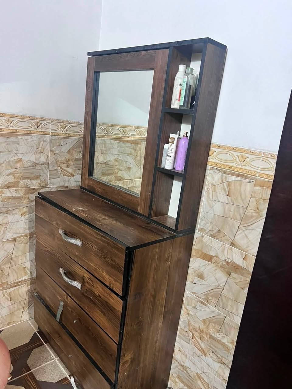 تاقمی نوستن بۆ فرۆشتن
٢٠٠ هەزار

***********
