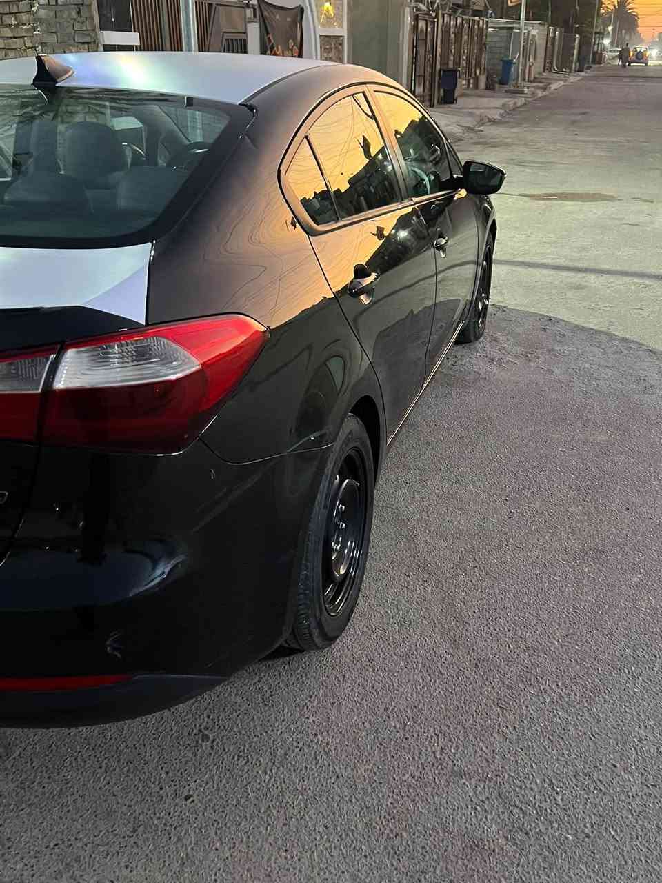 سلام عليكم كيا فورتي موديل 15 سياره نص فول تحكمات ستيرن شاشه جبيره ربط كار بلي محرك 1800 دوش كير ايتي تخم تاير جديد صدر حلو نضيف
رقم بغداد انكليزي سعر (90) وبيه مجال 
*********** مكاني بغداد الشعب

نص مكتوب في الصور:
- كار تشيك الكشف عن الصبغ السمكرة البارد التبديل الخدوش المحرك الكير المنظومات الكهربائية العنوان الفرع الأول : بغداد - البياع - تقاطع درويش - مقابل المجمع السكني الفرع الثاني : بغداد طالبيّة - حي جميلة - شارع خير الله - مجاور مسجد ائمة البقيع *********** *********** تاريخ الفحص 07-08-2026 الوقت 7:03:08 PM اسم صاحب السيارة علي قيس رقم السيارة D33383 11 النوع والموديل كيا فورتي/اسود 2015 ملاحظة : الفحص نافذ لمدة 3 ايام من تاريخ الفحص الجانب الايمن بارد جاملغ خلفي-بارد باب خلفي-بارد باب امامي-بارد ومفتوح جاملغ امامي-صبغ دوسة-رصعات خدوش وتكحيل في الجانب المصد الخلفي قبق الجنطة غير مفحوص-ضرر وتصليح داخل قبق الجنطة صبغ ومفتوحة دعامية الجانب الايسر قص وتبديل جاملغ خلفي-صبغ تكمة صبغ ومفتوح باب خلفي-طخة باب امامي-بارد ومفتوح جاملغ امامي-صبغ دوسة صبغ وقص تكمة داخلية-رصعات خدوش وتكحيل في الجانب الجزء العلوي قمارة غير مفحوص المصد الامامي صبغ ومفتوحة دعامية-بنيد غير مفحوص تقرير الفحص الفني للعجلة المرقمة : D33383 11 النوع والموديل كيا فورتي/اسود2015 بتاريخ 07-08-2026