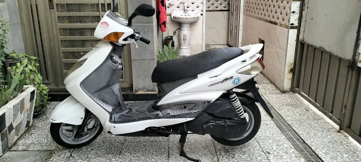 سكنس فحل نوزل ياباني قبق نفخ ستان كهرباء دراجه جديدة كلها بلاديه مال بيت سعرها 800 مكان بغداد***********
