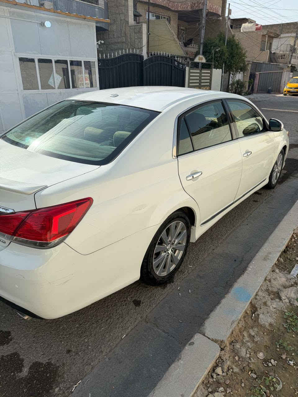السلام عليكم.  افلون 2011 امريكي
افلون امريكي لمتد فول موديل 2011 ابيض صدفي
محرك 3.5   6 سلندر 
رقم بغداد الانكليزي الجديد
سنوية ب اسمي تحويل ثاني يوم
ماشية 240.000 
الحادث بابين جهة اليمين عكس السايق صبغ حزام
مكفولة من العيب الشرعي
فتحة سقف 
داخل اسود وصاج
سيدي جنجر اصلي بلادي موجود شغال
تبريد قطعتين كراسي كهرباء 
فول تحكم بعد مواصفات اللمتد معروفة
تخم تاير جديد 
السيارة ما بيهة اي نقص 
السعر 140 وبيهة مجال موجود مراوس شي اقل 
رقم الهاتف ***********
ملاحظة اخواني الغالين السوك كلشي بي معجبك المنشور على راسي اعبرة والشراي يتصل لا فيس ولا تعليقات
