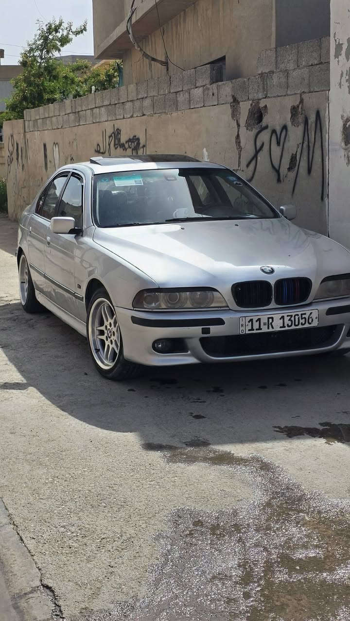 للبيع السعر 85$قفل 
🚗 موديل 1998محدث 2000
حجم 535كير مكينه وسنويه وبليته اصل وفصل.8
⚙️ محرك 8 سلندر 3.5 – عزم نار وصوت يونس
🔧 كير أوتوماتيك تيبترونك ثلاث انظمه 
🛞 ويل حجم ١٧
طخم تاير جديد 
💨✈️بيها شلعه نار 🔥
مضخم صوت بل صندوك 🎼
سستم صوت وعزل يخبل 🔥🎼
✨ فل مواصفات + دعامات M 
🛋️ داخل جديد كشنات جلد 
❄️ تبريد ثلج تدفئه شغاله 
🔌 كلشي بيها شغال بدون استثناء
‏ 🔥 كزور رياضي بيها منظومه نار من الكزوز
🧼 الحالة:
صبغ عام جماليه 
✔️ بدون ضرر
✔️ سقف تنتا سلايت طكتين 
✔️ محرك وكير شرط لوك
✔️ جاهزه لاأخير ترايك للبصره                                         موبايل+واتس ***********
***********
