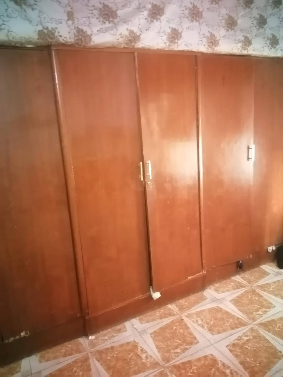 السلام عليكم غراض نضيفة للبيع كلشي وسعرةرقم *********** خاص موجود
