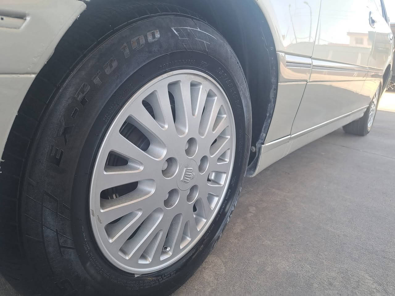 بەناوی خوای گەورە
مەلیکە  مووس  2003  d4بچوک
 پێشی عادی دوای کریستاڵ
چوارکوشن کارەبا پەردەی بیلاد
 ناوزەرد دەشبڵ نەجەف
 کۆدی هەیە بارکۆدی وەرگرتووە گێڕومەکینەوکارەبای تەبریت هەموی بەشەرت نیودرگای بۆیاخە
سعری 50گەڵاو مەجالی تیایە
شوێن سلێمانی 
***********
***********

