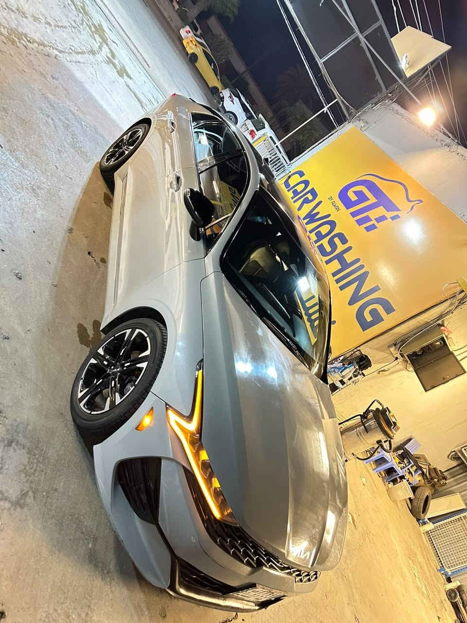 السلام عليكم kia5
موديل 23 جيتي لاين معروف ميحتاج اذكر
محرك 1600 تيربو مواصفات الجيتي لاين معروفه ميحتاج اذكر
السياره  تحويل مباشر. 
ماشيه 68 ميل كير ومكينه كفاله 
السياره ع ايدي مال جناي    
حادثها موضوح بصوره  باميركا قطعه وحده بيهة فقط القطعه الثانيه الباب بالعراق نضربت موضح بسونار 
***********
اقره التفاصيل كامله واقتنع اتصل واني بّــ الخدمه
بالحله موجوده حاليا السياره 
السعر 165 ومجال قليل بيهة
