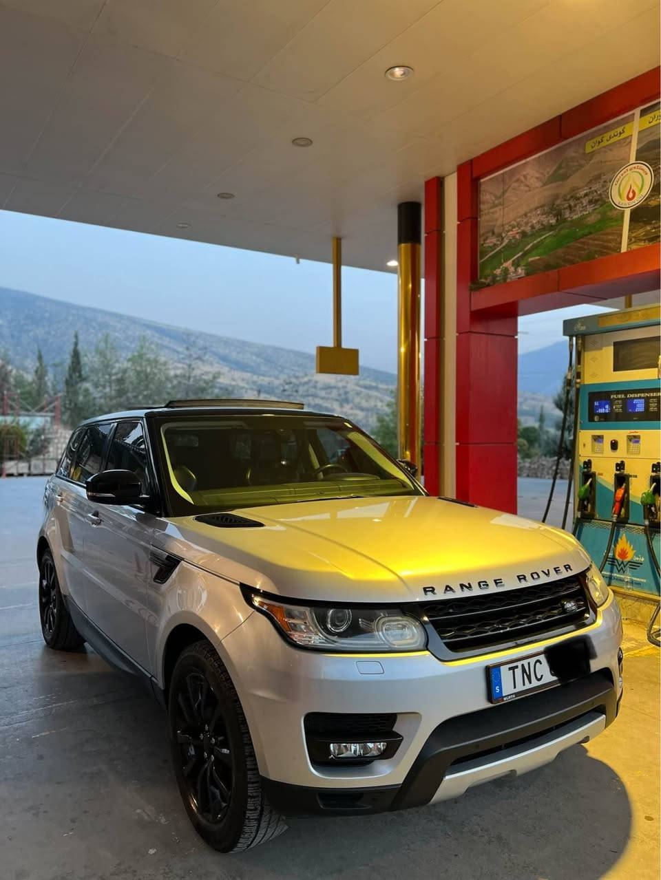 Land Rover  sport 2014
سیارەکە دوبەی ساخە 
فول فول ماسەفات پانۆراما و گوشن جلد ناو رەش بیلادی 
گوشن سارد و گەرم 
کلین تایتل بی سبوخ دەعامی لۆ دەعامی سبوخی نیە
مەکینە عادی مەرخوبە 
گیر و مەکینەو کەرەبایەت هەمووی بەشەرت 
یەک دینار مەسرەفی تێدا نیە 
بۆ نرخ نەمە بنیرە یان تەلەفۆن بکە 
***********
***********.   Whatapp أربيل, العراق
