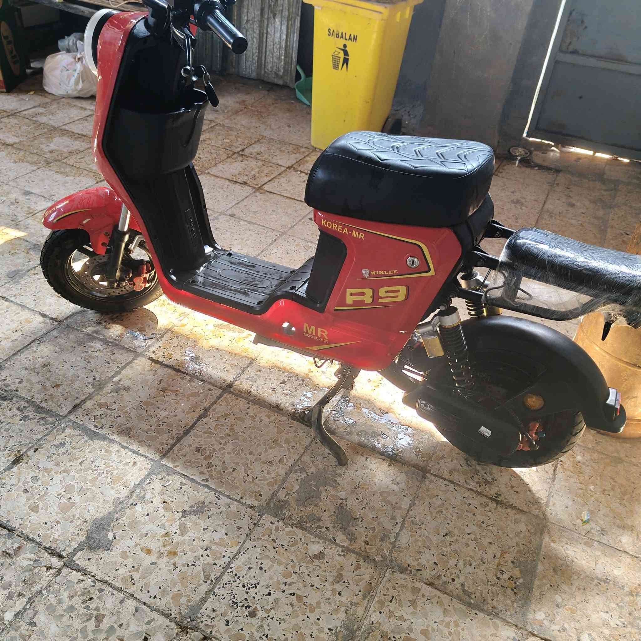اخوان السلام عليكم دراجه شحن ار تسع البيع دراج نضيف البطاريات بيهن 3حجم  32نبير وبطاريتين حجم 16بطاريات نضاف السعر ب 350وبيه مجال قلي الشراي المكان كرمه علي جو جسر الحشد رقم الهاتف ***********
