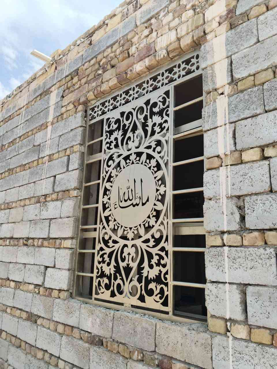 صبغ و تنظيف جميع الشبابيك والابواب والبيوت للاستفسار واتساب ***********
