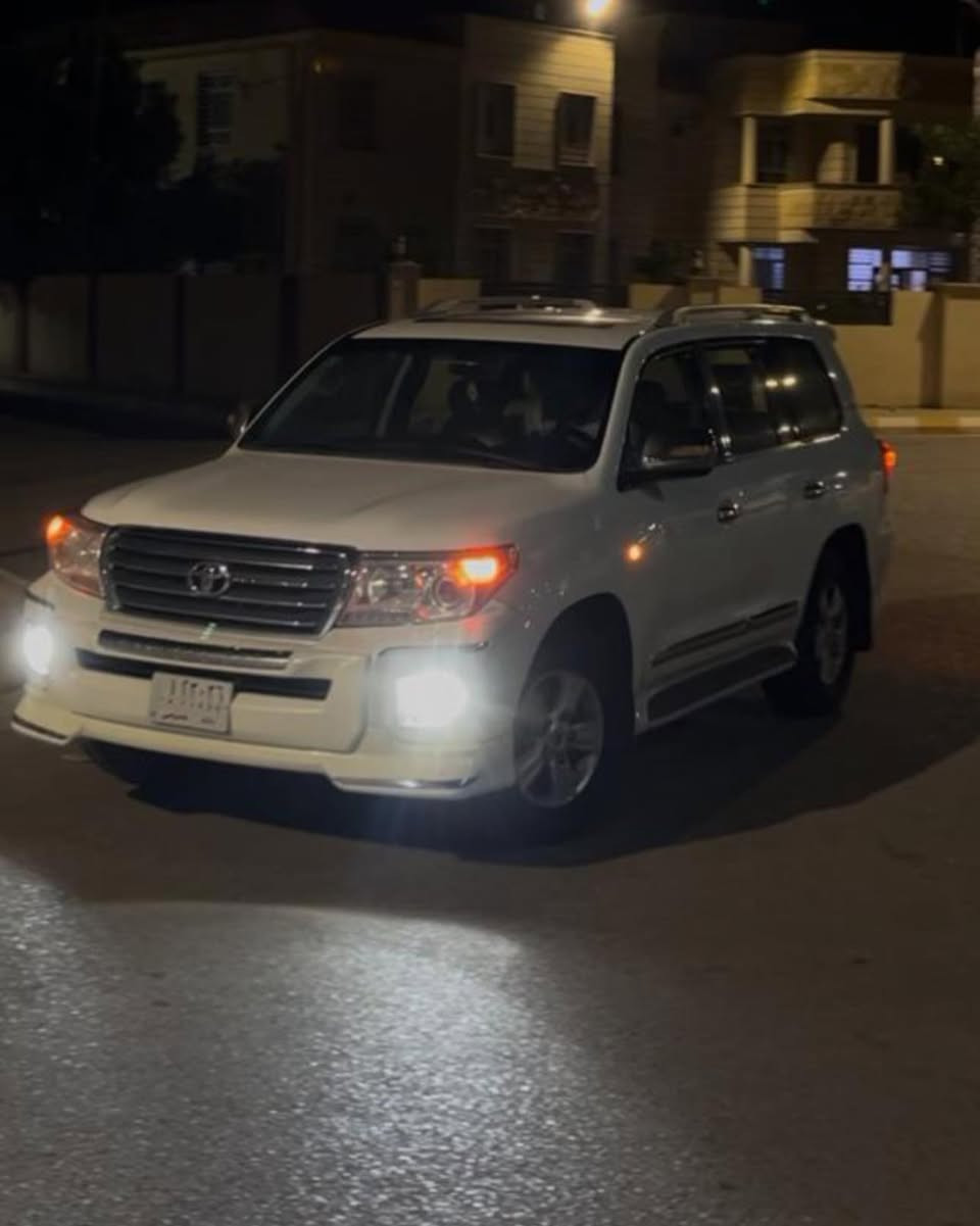 لاندكروز موديل 2008 محدث 15 فقط دعاميات بدون اي حادث غراضها الاصليه موجوده الدعاميات خلفيه واماميه وملحقاتهن كامله 
مكينه 6
كفاله عامه من الدواخل والصبغ ما عدا بارد بالهلال الخلفي شي بسيط بدون صبغ  كير محرك كفاله تخم تاير 
 رقم بغداد بسمي  مكاني الانبار /الصقلاويه 

***********
