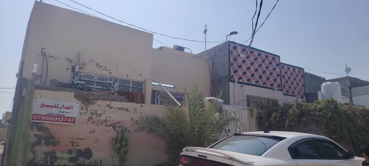 بيت للبيع زراعي ٢٥.  م100مربع بي غرفة النوم وصالة ومطبخ واستقبال وتخاريج بناء بلوك وعكادة سقوف ثانوية وفرشي كامل البيت مكانة مقابل ملحق قرية الغدير عامود ٣٢١ بنص المنطقة مقابل أسواق العهد خلف السوك السعر 21وبي مجال بصيط مباشرة *********** بي وتساب
