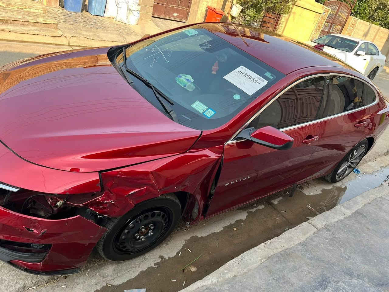 ماليبو 23 ماشيه 7000حادث خفيف قطعه وحده فقط كما موضح بالصور
***********
