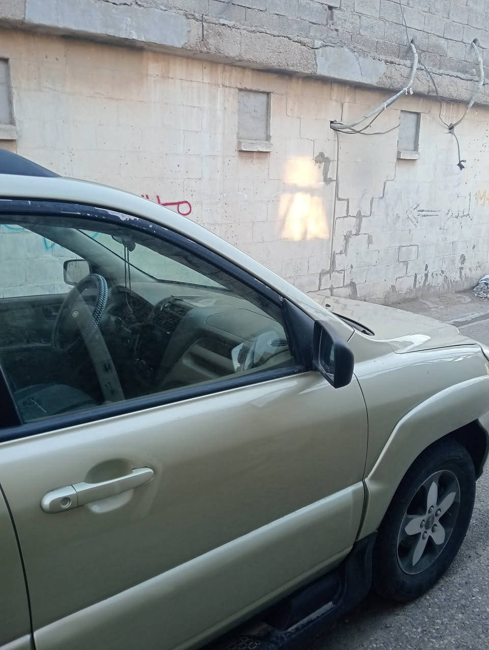كيا سبورتج موديل 2008 مصبوغة عام للجمالية كير ومحرك مكفولات تبريد ثلج دوشمة جديدة حدادية 80% تخم تاير رقم بغداد انكليزي مكان السيارة بغداد حي الرشاد للاستفسار الاتصال على الرقم *********** متواجد واتساب 
السعر 85 وبيه مجال
