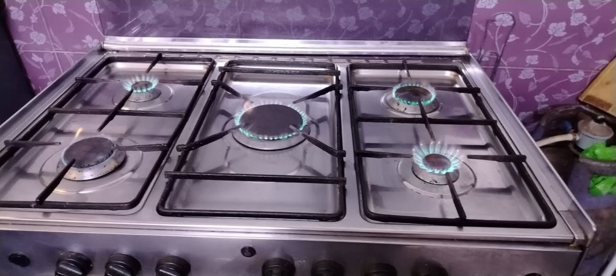 طباخ • نظيف • بي مجال