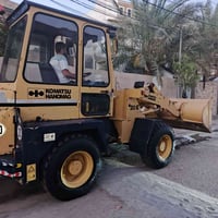 شفل كوماتسو معروض للبيع والتواصل مع صاحب الرقم 07823909775