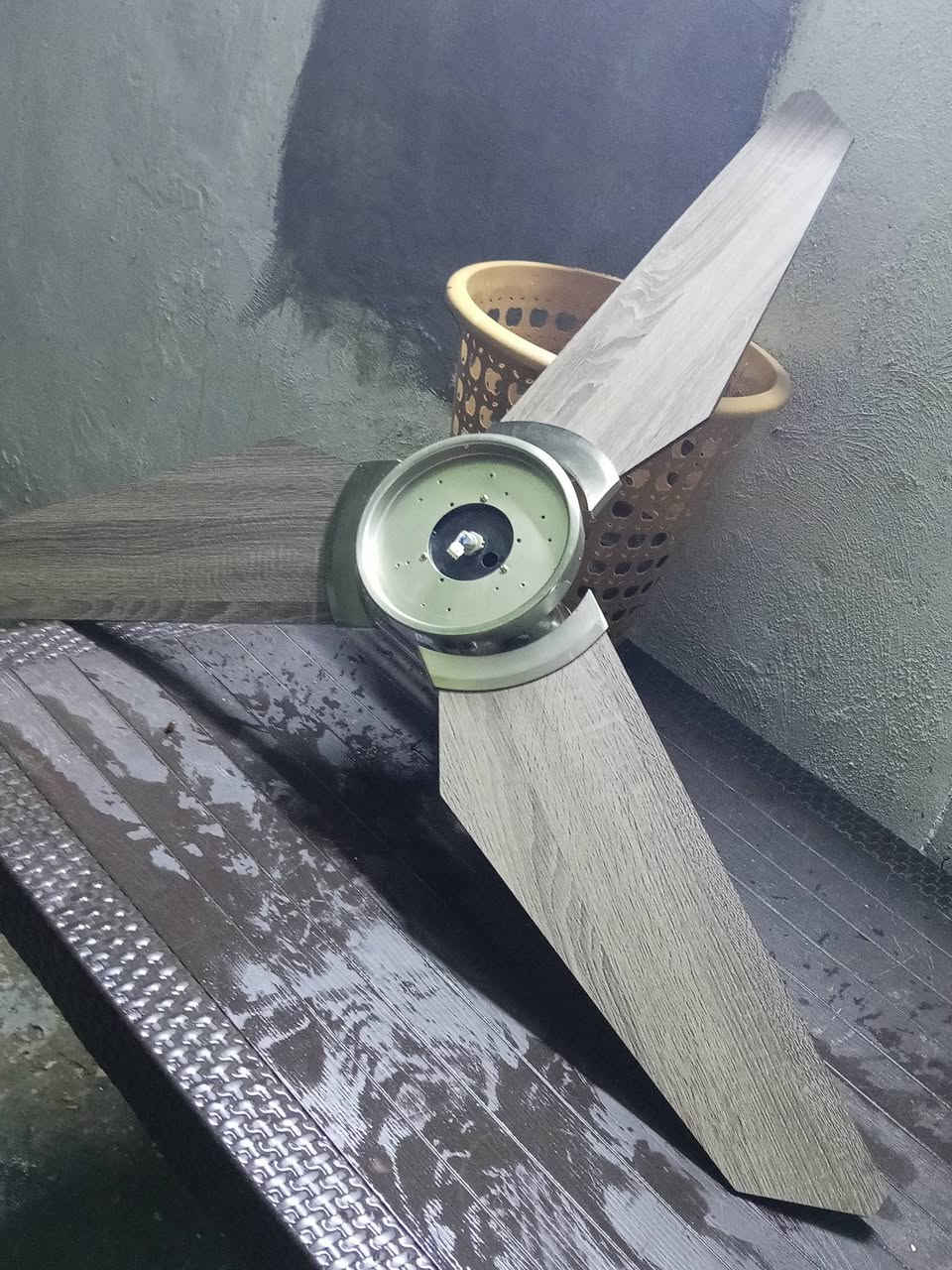 السلام عليكم من رخصه الادمن عندي مروحه سقفيه شكل حديث للاستفسار على الرقم ***********
