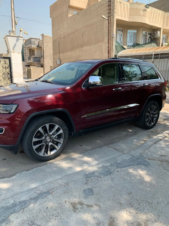 السلام عليكم 
سيارة جيب ٢٠١٨ خليجي limited plus للبيع
سيارة مكفولة من الضربة والصبغ
- ٣ شاشات 
- دوسات كهرباء 
ومواصفات السيارة معروفة فول الفول 
ماشية ٦٠ الف مايل حقيقي 
سعر السيارة ٢٥ الف دولار وبي مجال بسيط 
التواصل على الرقم ***********
