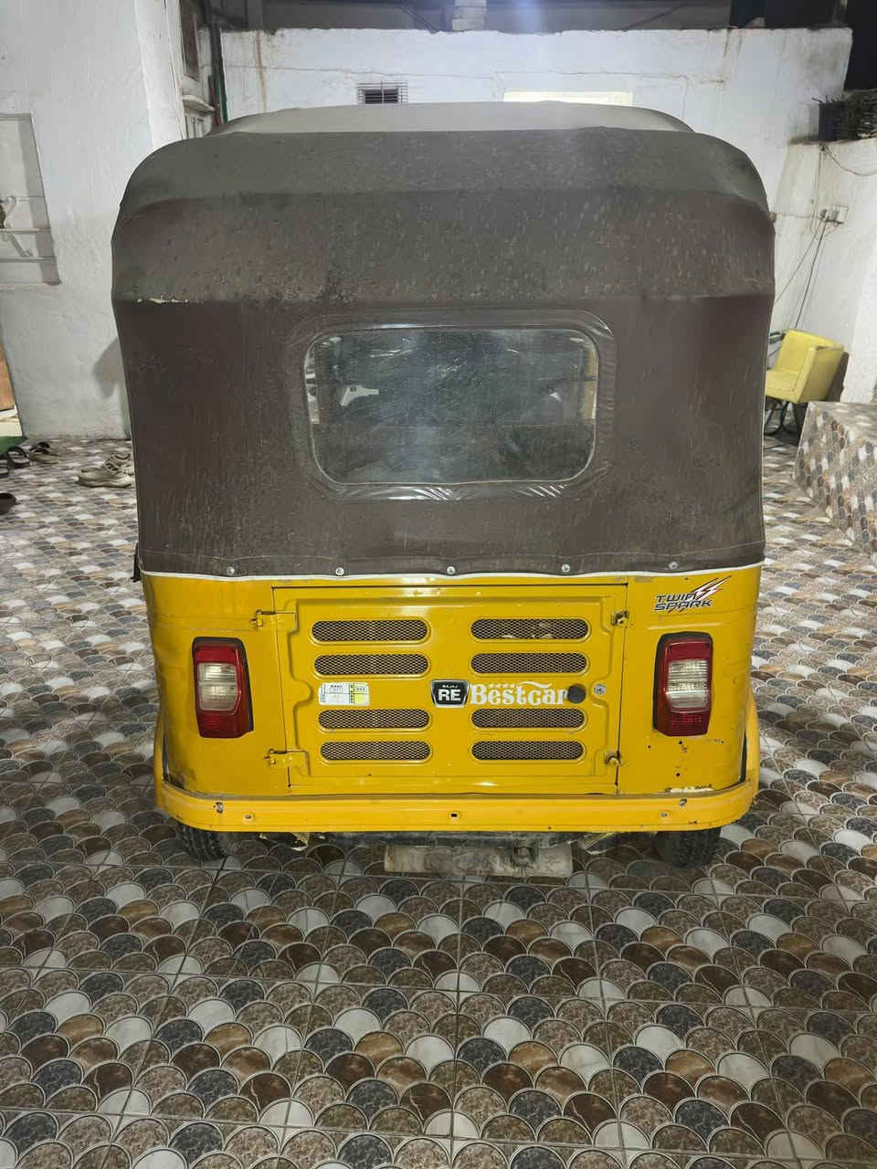 ٢٠١٨ • مسجلة باسمي • بطاين خلفية