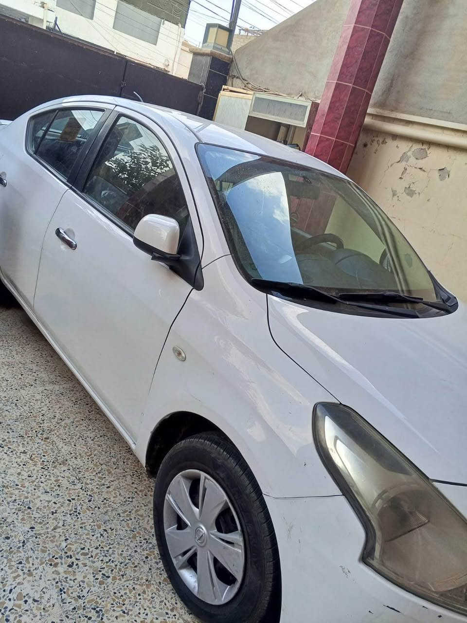 نیسان سەنی 2018
سەنەوی و ژینگە نوییە
گیر مەکینە تەبرید وەکالە بە ناوکردن بەشەرت
دوو نیو دەرگا بۆیاغ بێ ناوگرتن بێ ئیرباگ 
جەمپێ خەفیفی پشتەوەی هەیە بێ ناوگرتن
سعری ٨٩ مەجالێکی کەم
***********
سەیارەکە لە هەولیرە أربيل, العراق
