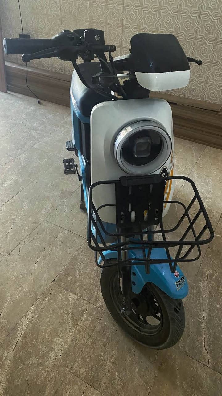 باسكل. شحن R9 للبيع الباسكل بطارياته مضمونه الاصليه مالته لا بيهن عدل ولا خلل ولا ينقصن شحن والباسكل النقص الي بي فقط الكشن الخلفي والباقي كله كامل سعره 430 وبي مجال حك الجيه بس عنوان كربلاء شارع الحولي مقابل مستشفى الكفيلل تواصل خاص او واتساب ***********
