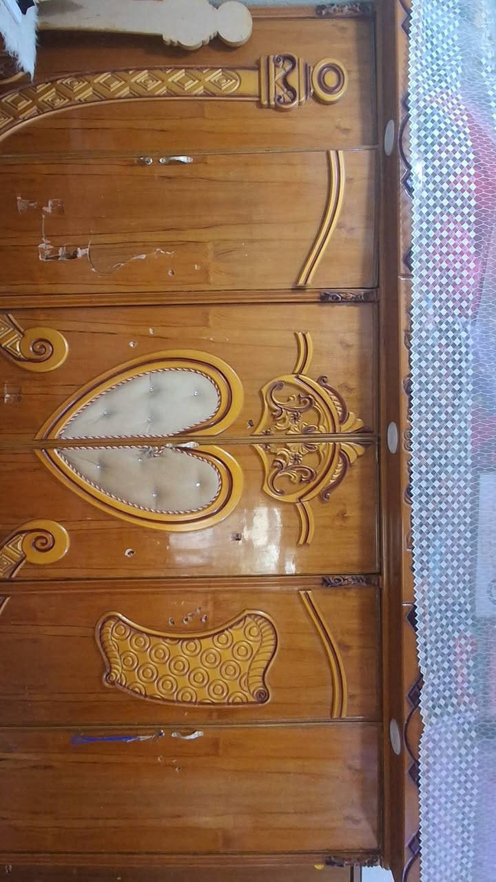 السلام عليكم.
غرفة اخشاب تسكام.  نضيفه كلش. كنتور ٦ بيبات. وكومديات ٢ جربايه. وزايه. وميز مرايه. كلش نضيفه بيه فقط تخسفات. ضربات طفل. يحتاجن تصليح بصيط فقط بالكنتور.  والباقي شخط مابي حتى صبغ ماتحتاج.  للتواصل على رقم فقط. مكاني النجف . ***********
