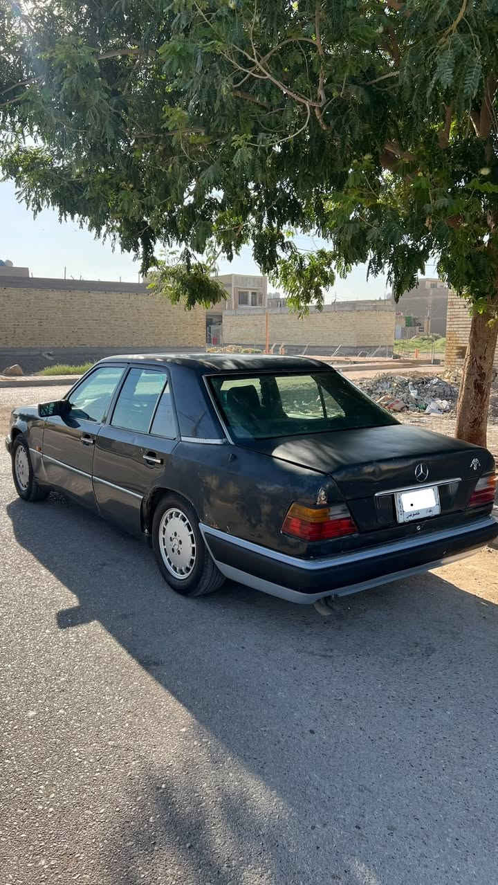 السلام عليكم 
مارسيدس دب 300
موديل1991
محرك بطه 2500 لا صرف ولا تبخير
تبريد شغال 
اربع جام كهرباء
ستيرن كهرباء 
لايت زنون 
قواعد الدبل الاماميه بلاديه 
فقط قاعده الوي الخلفيه صفحه السايق معمره
صبغها بلادي بس بيها جراد وضربه بلحوض الخلفي 
رقم بغداد مشروع وطني بسمي سنويتها ساقطه
السعر 50 وبيها مجال
مكانها بغداد 
***********
