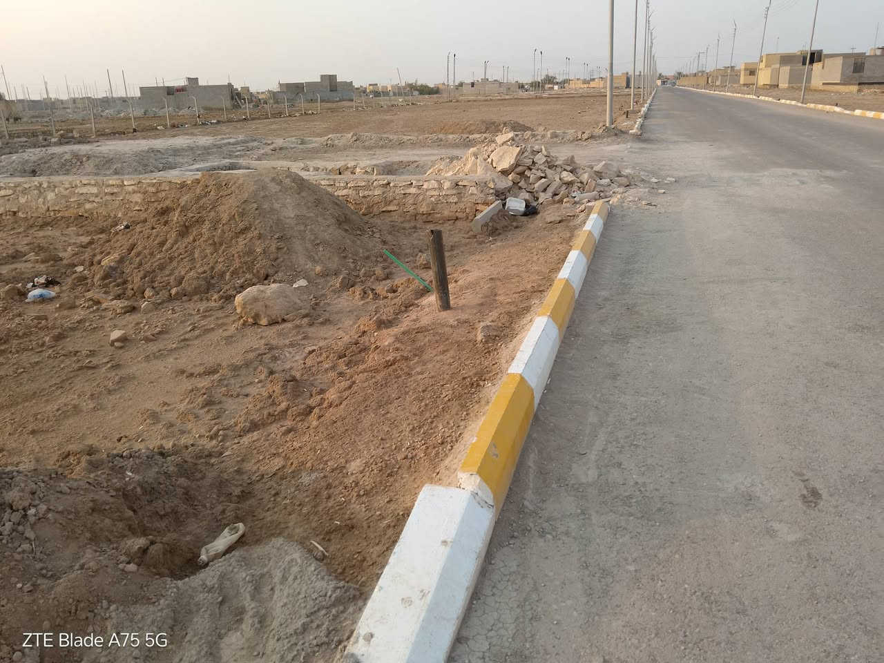 قطعه للبيع مساحه 250 مدكوكه ساس ومدفونه خريطه كامله قرار محكمه سند 25 بسمي كافه للخدمات  الموقع ال بو حجر سعر 12 ***********
