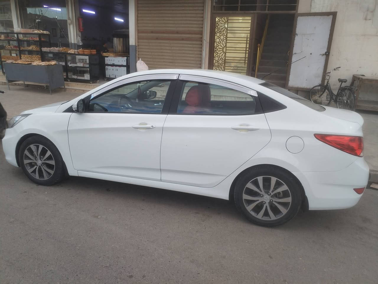 للبيع اكسنت مضلع موديل 2015 داخل لون اسود بدون ضرر السعر 112 رقم ***********

